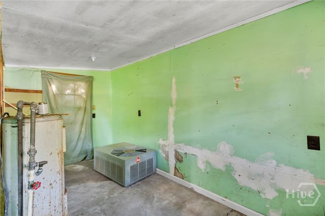 215 W 59th Street, Savannah, GA 31405