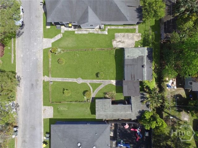 215 W 59th Street, Savannah, GA 31405