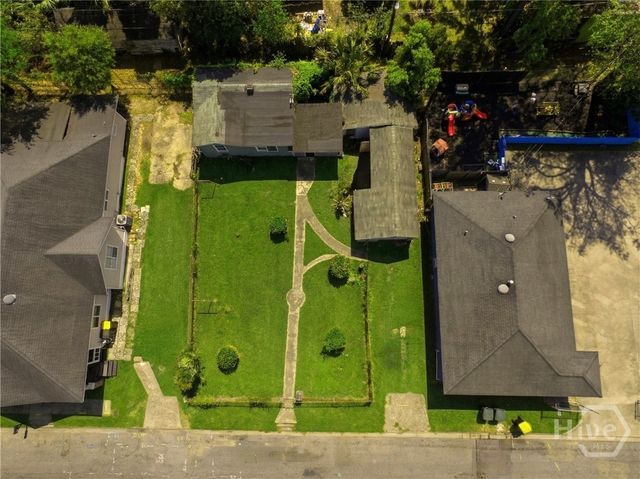 215 W 59th Street, Savannah, GA 31405