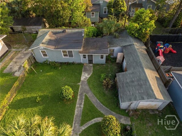 215 W 59th Street, Savannah, GA 31405