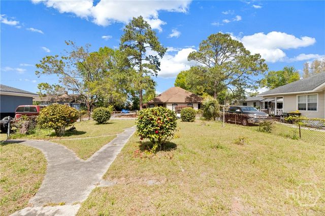 215 W 59th Street, Savannah, GA 31405