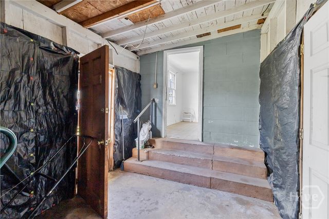 215 W 59th Street, Savannah, GA 31405