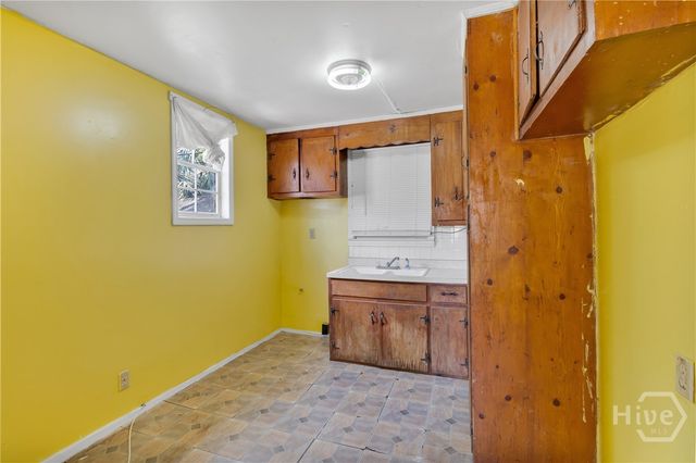 215 W 59th Street, Savannah, GA 31405