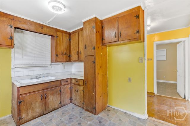 215 W 59th Street, Savannah, GA 31405