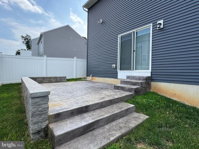 1275 DIETZ RD, Red Lion, PA 17356