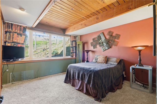 2140 Glass Road NE, Cedar Rapids, IA 52402