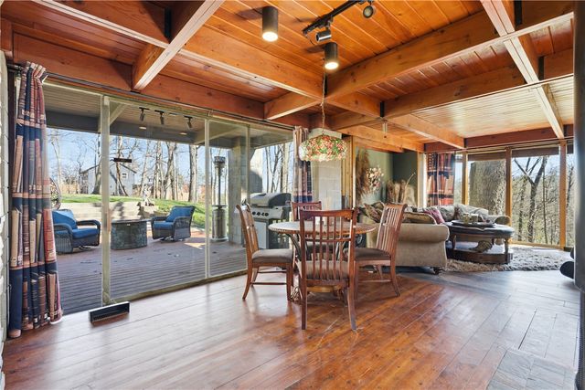2140 Glass Road NE, Cedar Rapids, IA 52402
