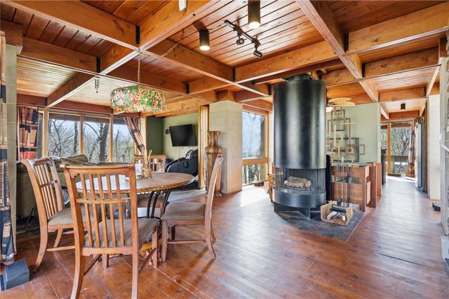 2140 Glass Road NE, Cedar Rapids, IA 52402