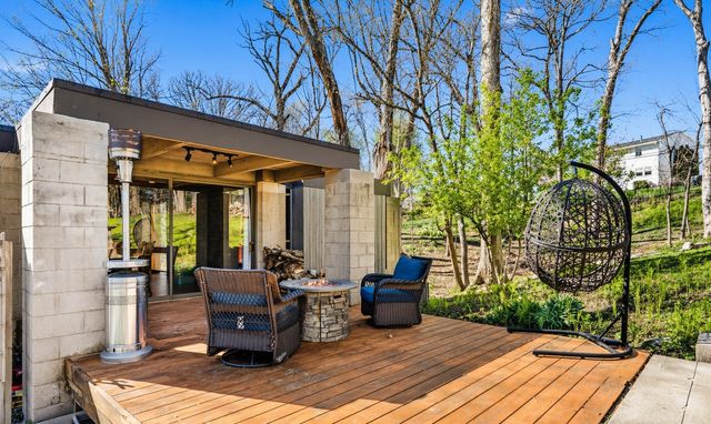 2140 Glass Road NE, Cedar Rapids, IA 52402