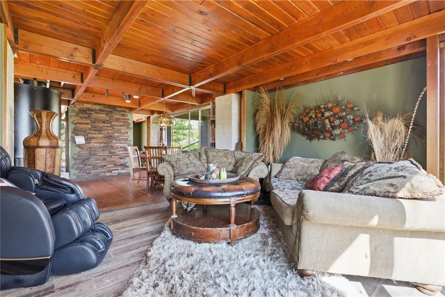 2140 Glass Road NE, Cedar Rapids, IA 52402