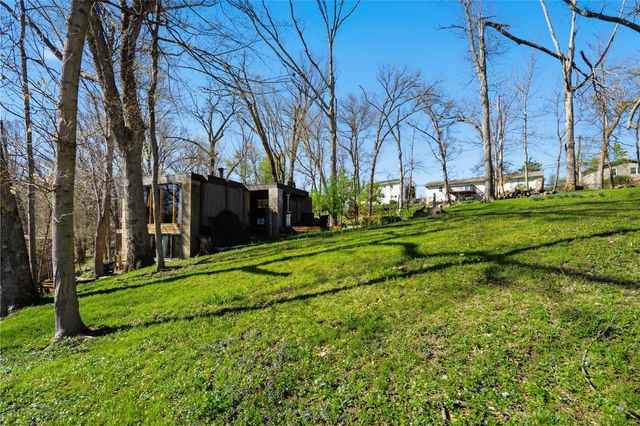 2140 Glass Road NE, Cedar Rapids, IA 52402