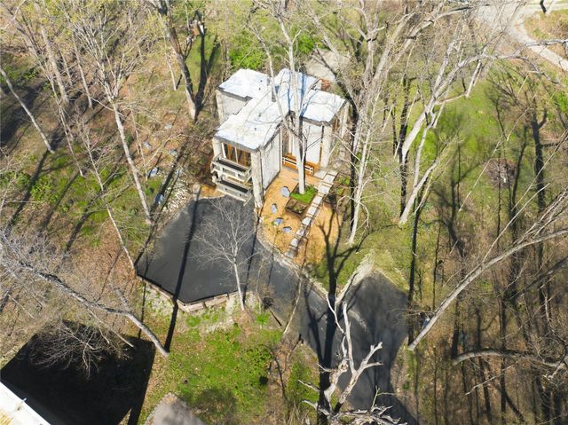 2140 Glass Road NE, Cedar Rapids, IA 52402
