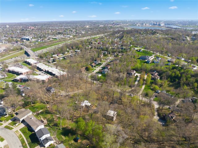 2140 Glass Road NE, Cedar Rapids, IA 52402