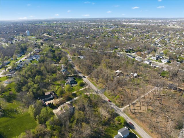 2140 Glass Road NE, Cedar Rapids, IA 52402