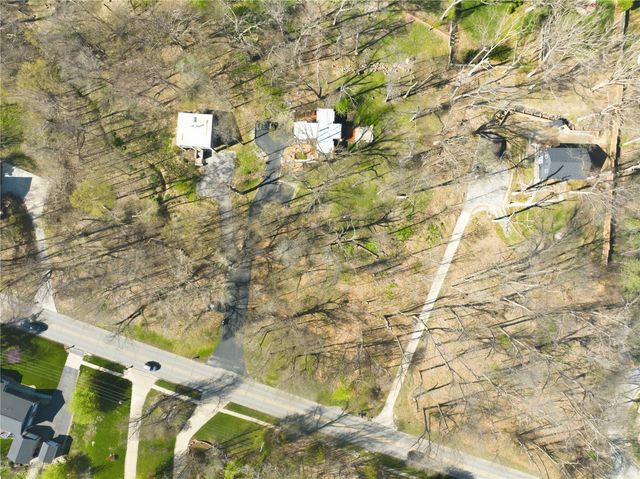 2140 Glass Road NE, Cedar Rapids, IA 52402