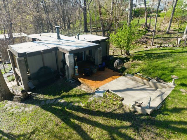 2140 Glass Road NE, Cedar Rapids, IA 52402