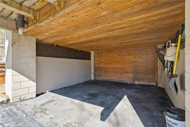 2140 Glass Road NE, Cedar Rapids, IA 52402