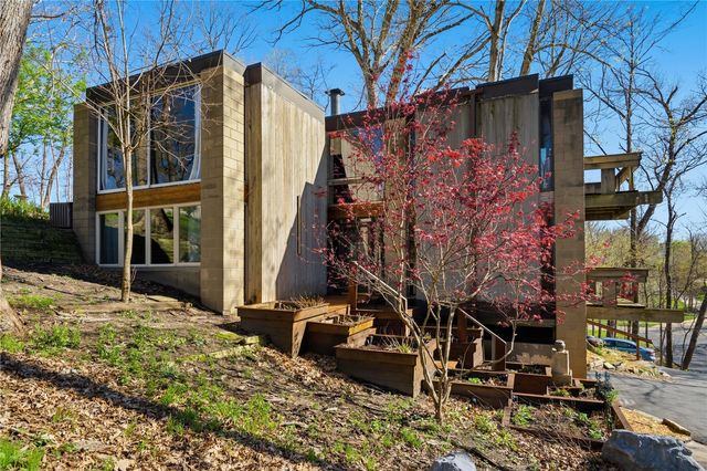 2140 Glass Road NE, Cedar Rapids, IA 52402