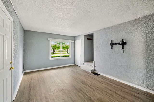 533 E 12 Street, Flint, MI 48503