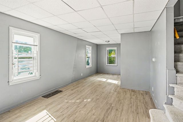 533 E 12 Street, Flint, MI 48503