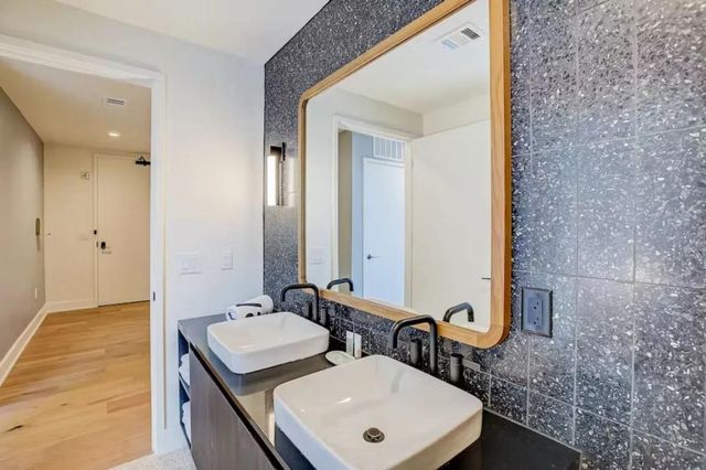 48 East Ave 1104, Austin, TX 78701