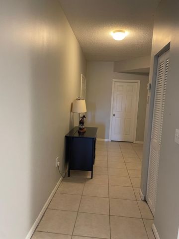 2060 Greenview Shores Boulevard 319, Wellington, FL 33414