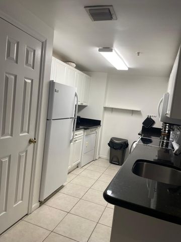 2060 Greenview Shores Boulevard 319, Wellington, FL 33414