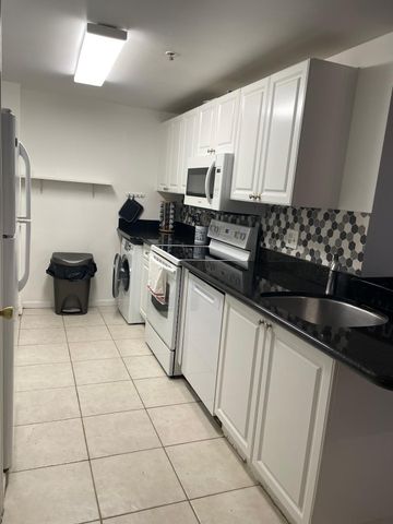 2060 Greenview Shores Boulevard 319, Wellington, FL 33414