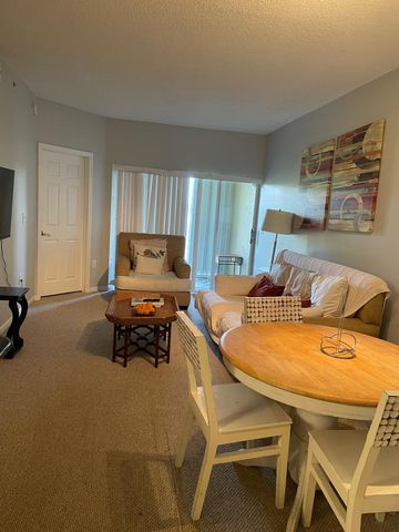 2060 Greenview Shores Boulevard 319, Wellington, FL 33414