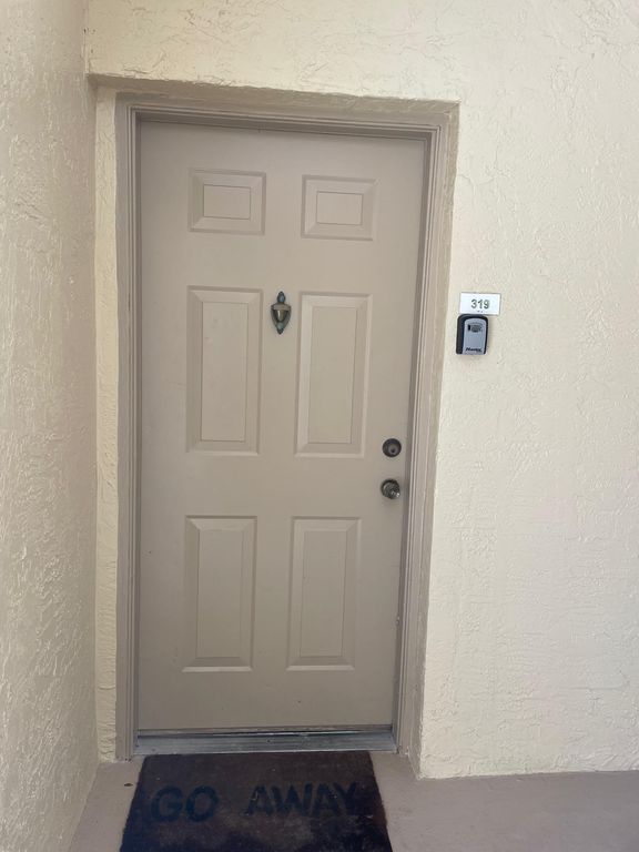 2060 Greenview Shores Boulevard 319, Wellington, FL 33414
