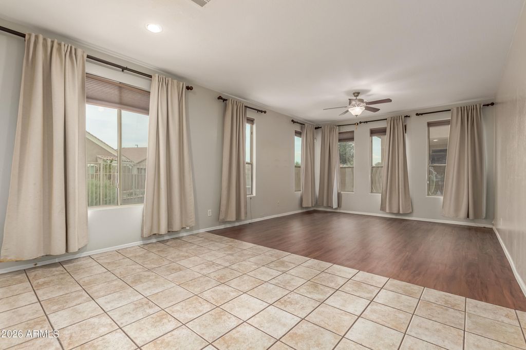 Image 11 of property listing at 3078 S SOUTHWIND Drive, Gilbert, AZ 85295