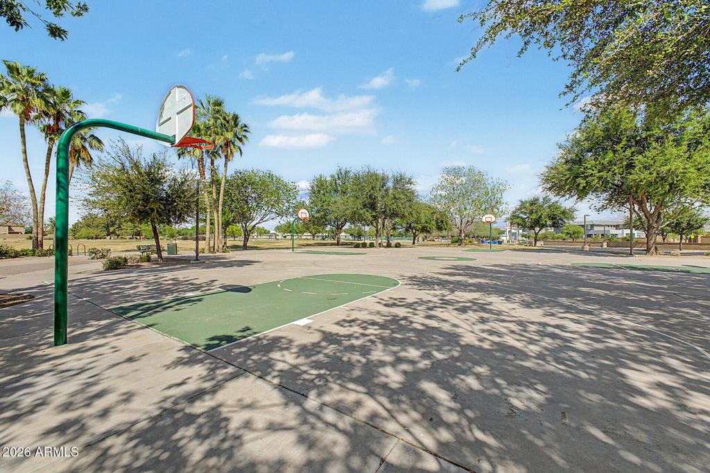 Image 4 of property listing at 3078 S SOUTHWIND Drive, Gilbert, AZ 85295