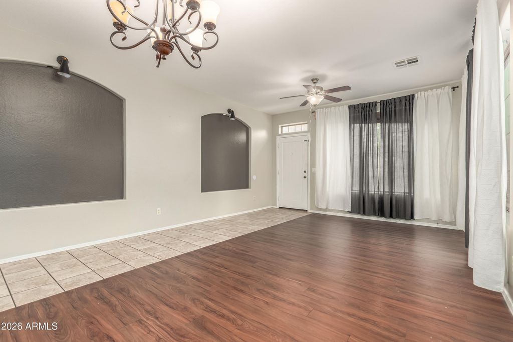 Image 8 of property listing at 3078 S SOUTHWIND Drive, Gilbert, AZ 85295