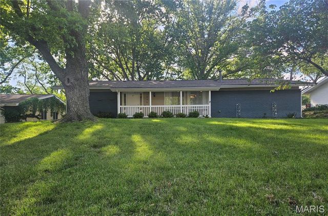 1539 Papillon Drive, Creve Coeur, MO 63146
