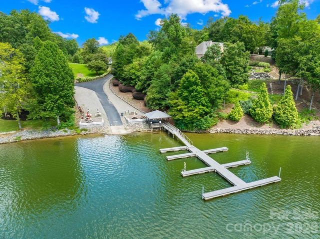 268 S Harbor Watch Drive, Statesville, NC 28677