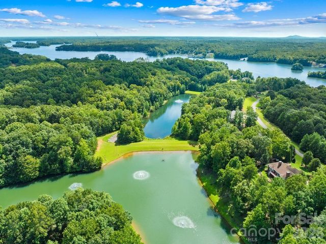 268 S Harbor Watch Drive, Statesville, NC 28677