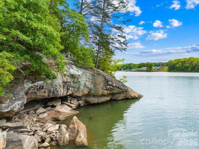 268 S Harbor Watch Drive, Statesville, NC 28677
