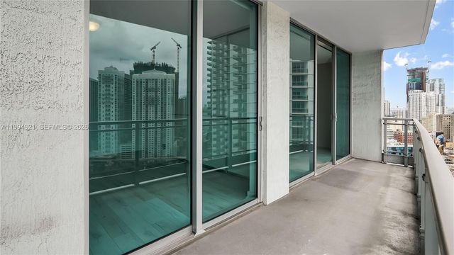 90 SW 3rd St 3003, Miami, FL 33130