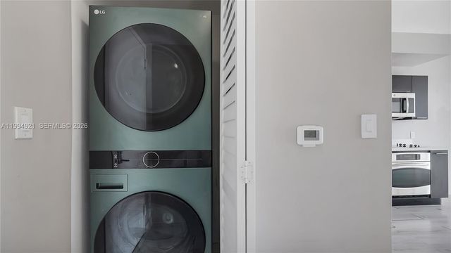 90 SW 3rd St 3003, Miami, FL 33130