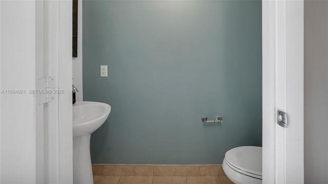 90 SW 3rd St 3003, Miami, FL 33130