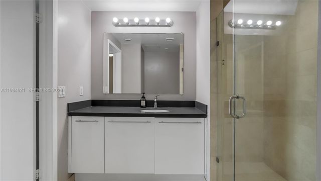 90 SW 3rd St 3003, Miami, FL 33130