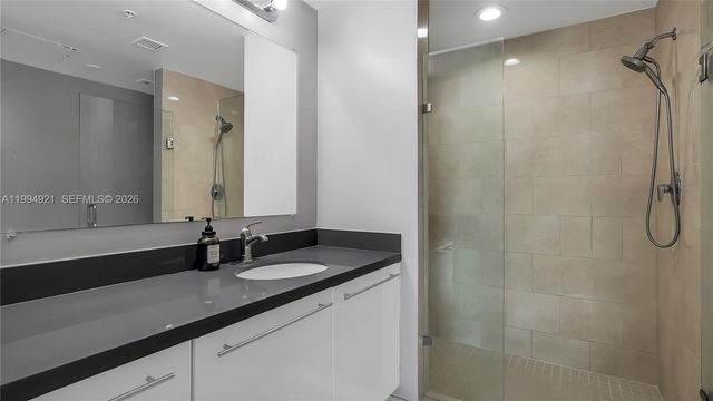 90 SW 3rd St 3003, Miami, FL 33130