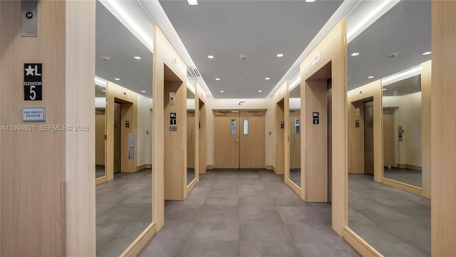 90 SW 3rd St 3003, Miami, FL 33130