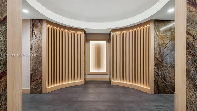 90 SW 3rd St 3003, Miami, FL 33130