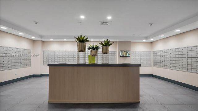 90 SW 3rd St 3003, Miami, FL 33130