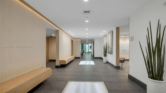 90 SW 3rd St 3003, Miami, FL 33130