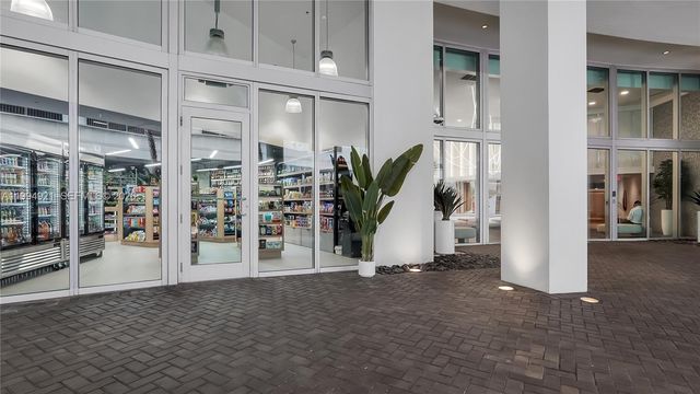 90 SW 3rd St 3003, Miami, FL 33130