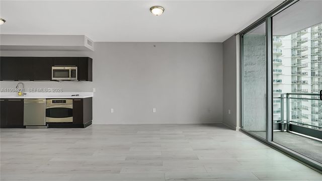 90 SW 3rd St 3003, Miami, FL 33130