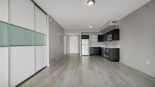 90 SW 3rd St 3003, Miami, FL 33130