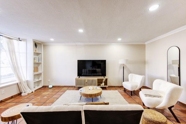 6405 Ella Lee Lane, Houston, TX 77057